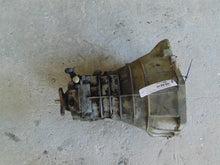 Laden Sie das Bild in den Galerie-Viewer, Mercedes Benz W123 230E Getriebe 4-Gang Schaltgetriebe 1232611101 1232602601