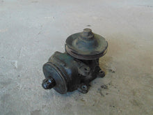 Laden Sie das Bild in den Galerie-Viewer, Mercedes Benz W123 W126 Vickers Typ 33 Servopumpe Lenkhilfepumpe 1264601580