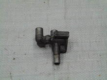 Laden Sie das Bild in den Galerie-Viewer, Mercedes Benz W123 W124 230E M102 Leerlaufregelventil Schieber 1020940512