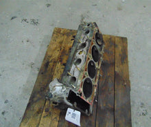 Laden Sie das Bild in den Galerie-Viewer, Mercedes Benz W123 230E M102 Zylinderkopf m. Ventilen und Nockenwelle