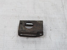 Laden Sie das Bild in den Galerie-Viewer, Mercedes Benz W123 W201 W460 230E Halter Riemenspanner Lichtmaschine