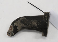 Laden Sie das Bild in den Galerie-Viewer, Mercedes Benz W123 S123 W115 200D 240D Motorhalter rechts 6152231404