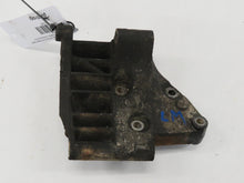 Laden Sie das Bild in den Galerie-Viewer, Mercedes Benz W123 S123 W460 200D 240D 300D Halter Lichtmaschine 6171550535