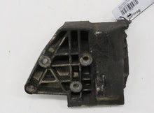 Laden Sie das Bild in den Galerie-Viewer, Mercedes Benz W123 S123 W460 200D 240D 300D Halter Lichtmaschine 6171550535