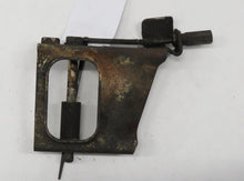 Laden Sie das Bild in den Galerie-Viewer, Mercedes Benz W123 S123 200D 240D 300D Halter Riemenspanner Lichtmaschine