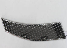 Laden Sie das Bild in den Galerie-Viewer, Mercedes Benz W123 280E Lufteinlass Chrom Lüftungsgitter Gitter vorn rechts 1238362465