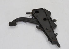 Laden Sie das Bild in den Galerie-Viewer, Mercedes Benz W123 Pedal Feststellbremse Handbremse