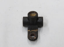 Laden Sie das Bild in den Galerie-Viewer, Mercedes Benz W123 S123 Verteiler T-Stück Bremsleitung hinten