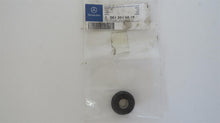 Laden Sie das Bild in den Galerie-Viewer, Mercedes Benz W123 W124 W201 W460 Dichtung Simmering Wasserpumpe NEU A0012010819