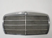 Laden Sie das Bild in den Galerie-Viewer, Mercedes Benz W123 S123 C123 Grill Motorhaube Haubengrill