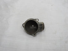 Laden Sie das Bild in den Galerie-Viewer, Mercedes Benz W123 230E M102 Deckel Thermostatgehäuse 1022030374