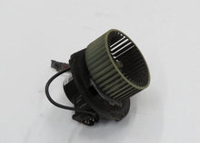 Laden Sie das Bild in den Galerie-Viewer, Mercedes BenzS123 C123 W123 Lüftermotor Heizung Gebläsemotor
