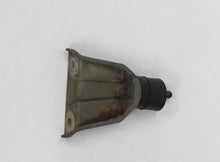 Laden Sie das Bild in den Galerie-Viewer, Mercedes Benz W123 280E 280TE Halter Luftfilter Luftfilterkasten