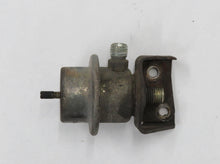 Laden Sie das Bild in den Galerie-Viewer, Mercedes Benz W123 W116 W126 R107 Kraftstoffdruckregler Bosch 0280161007