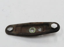 Laden Sie das Bild in den Galerie-Viewer, Mercedes Benz R107 W123 W116 W126 280E M110 Halter Einspritzdüse Halteblech