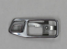 Laden Sie das Bild in den Galerie-Viewer, Mercedes Benz W123 Blende Abdeckung ChromTürgriff vorn hinten links 1167660111