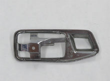 Laden Sie das Bild in den Galerie-Viewer, Mercedes Benz W123 Blende Abdeckung ChromTürgriff vorn hinten links 1167660111