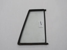 Laden Sie das Bild in den Galerie-Viewer, Mercedes Benz S123 Kombi T-Modell Scheibe Glas Tür hinten links klein klar
