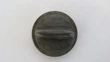 Laden Sie das Bild in den Galerie-Viewer, Mercedes Benz W123 Tankdeckel Tankverschluss Metall