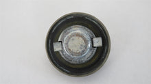 Laden Sie das Bild in den Galerie-Viewer, Mercedes Benz W123 Tankdeckel Tankverschluss Metall