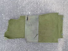 Laden Sie das Bild in den Galerie-Viewer, Mercedes Benz W123 Fußmatte Teppich links vorn Fahrerseite grün olive 1236840130