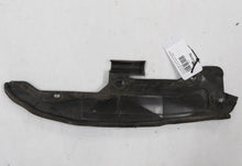 Laden Sie das Bild in den Galerie-Viewer, Mercedes Benz W123 Innenkotflügel Spritzschutz vorne links 1. Serie 1238840135