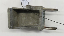 Laden Sie das Bild in den Galerie-Viewer, Jaguar XJ12 5.3 Injection Serie 2 Throttle Body Pedestal P43347A