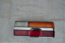 Laden Sie das Bild in den Galerie-Viewer, BMW E28 Heckleuchte Chrome Rücklicht rechts leicht defekt