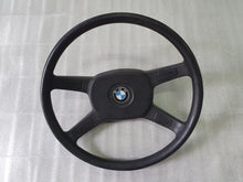 Laden Sie das Bild in den Galerie-Viewer, BMW E28 Lenkrad 32331152201