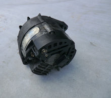 Laden Sie das Bild in den Galerie-Viewer, BMW E28 524TD Lichtmaschine Generator 80A 12312241262