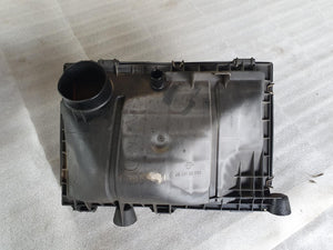 BMW E28 524 TD Luftfilterkasten 13712240097
