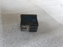 Laden Sie das Bild in den Galerie-Viewer, BMW E30 E28 E24 E23 Sicherungsautomat Sperrschalter Fensterheber 1369375