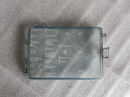 BMW E28 Abdeckung Sicherungskasten