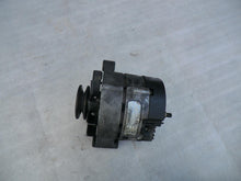 Laden Sie das Bild in den Galerie-Viewer, BMW E28 524TD Lichtmaschine Generator 80A 12312241262