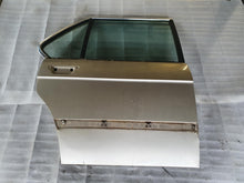 Laden Sie das Bild in den Galerie-Viewer, BMW E28 Tür hinten rechts 41521961310