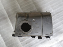 Laden Sie das Bild in den Galerie-Viewer, BMW E28 524 TD Luftfilterkasten 13712240097