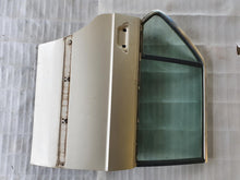 Laden Sie das Bild in den Galerie-Viewer, BMW E28 Tür hinten rechts 41521961310