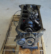 Laden Sie das Bild in den Galerie-Viewer, BMW E28 524TD Motor Rumpfmotor ohne Ölpumpe 11111285778