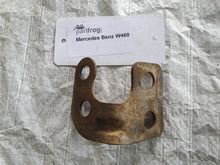 Laden Sie das Bild in den Galerie-Viewer, Mercedes Benz W460 G-Model Halter für Bremsschläuche vorn rechts