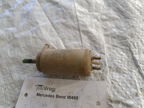 Mercedes Benz W460 G-Modell Wischwasserpumpe am Behälter 1238690121