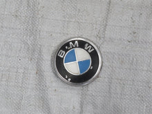 Laden Sie das Bild in den Galerie-Viewer, BMW E3 Emblem hinten Heckklappe 51141813833