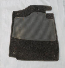 Laden Sie das Bild in den Galerie-Viewer, BMW E3 Fußmatte vorn links schwarz Fahrerseite