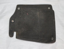 Laden Sie das Bild in den Galerie-Viewer, BMW E3 Fußmatte vorn links schwarz Fahrerseite