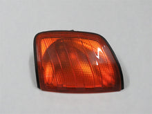 Laden Sie das Bild in den Galerie-Viewer, Mercedes Benz W124 Blinker vorn links