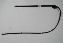 Laden Sie das Bild in den Galerie-Viewer, Porsche 996 Front Left Door Outer Seal Türdichtung links 99653708507