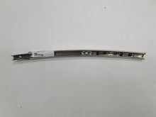 Laden Sie das Bild in den Galerie-Viewer, Mercedes Benz W108 W109 Tür Fensterführung Chromleisten hinten links