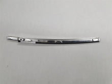 Laden Sie das Bild in den Galerie-Viewer, Mercedes Benz W108 W109 Tür Fensterführung Chromleisten hinten links