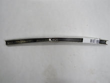 Laden Sie das Bild in den Galerie-Viewer, Mercedes Benz W108 W109 Fensterführung Tür vorne links