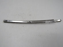 Laden Sie das Bild in den Galerie-Viewer, Mercedes Benz W108 W109 Tür Fensterführung Chromleisten hinten rechts