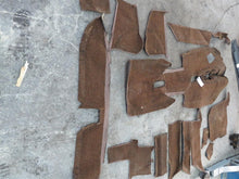 Laden Sie das Bild in den Galerie-Viewer, BMW E3 Autoteppich Austattung braun Teppich Satz